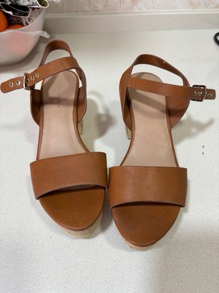 Zapatos de cuña marrones