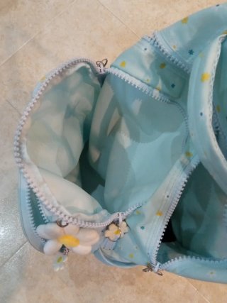 Mochila escolar con ruedas y diseño de margaritas
