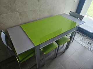 Mesa de cocina cristal verde y metal extensible