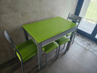 Mesa de cocina cristal verde y metal extensible