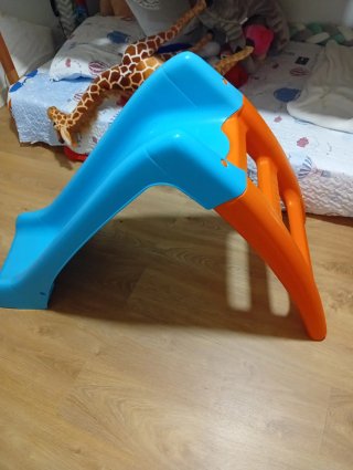 Tobogán infantil azul y naranja