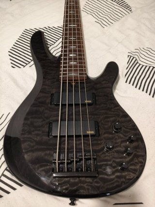Bajo Yamaha TRB 1005J 5 cuerdas