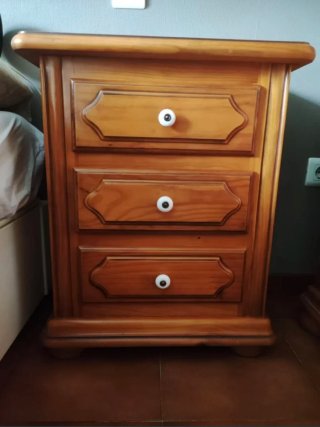 Mesita dormitorio  madera