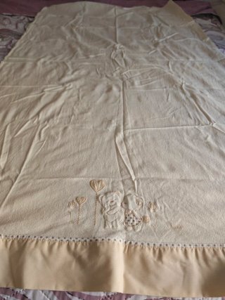 Ropa de cuna bordada