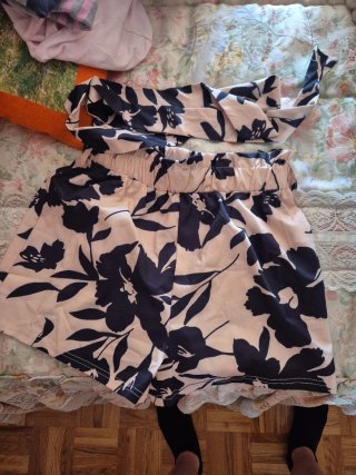 Shorts florales con cinturón