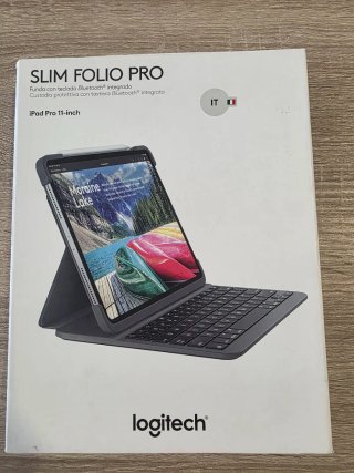 Funda Logitech Slim Folio Pro para iPad