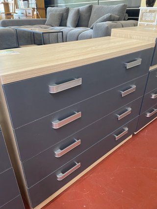Cómoda de madera y metal