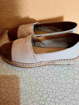 Alpargatas  marca Fabiolas.Piel Beige y Marrón