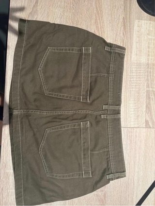 Falda verde oliva Bershka
