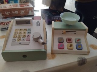 Caja registradora y báscula de madera infantil