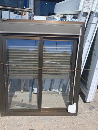 Ventana marrón 112x135