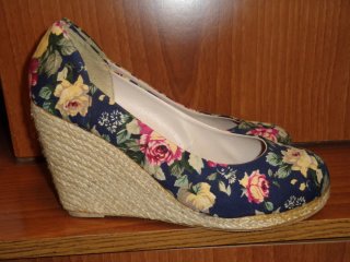 Zapatos de cuña estampados flores