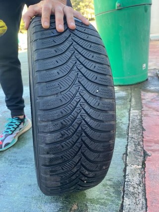 4 llantas con neumatico de Invierno Audi 185/60R15