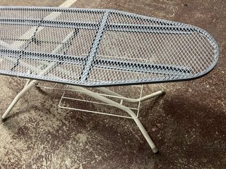 Tabla de planchar metálica