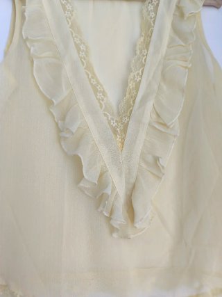 Blusa Shein amarilla con volantes