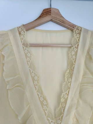 Blusa Shein amarilla con volantes