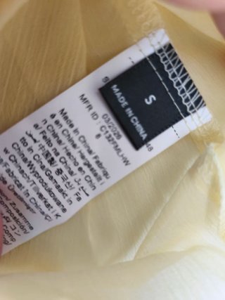 Blusa Shein amarilla con volantes