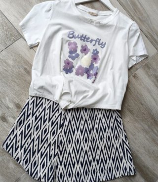 Conjunto  Top Blanco y Falda Estampada Zara