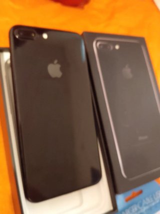 iPhone 7 Plus + 2 fundas + 3 cables