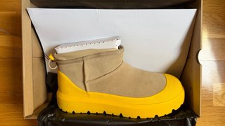 Botas UGG Beige y Amarillas