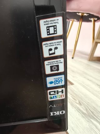 TV 22 pulgadas OK con Chromecast y soporte de pare