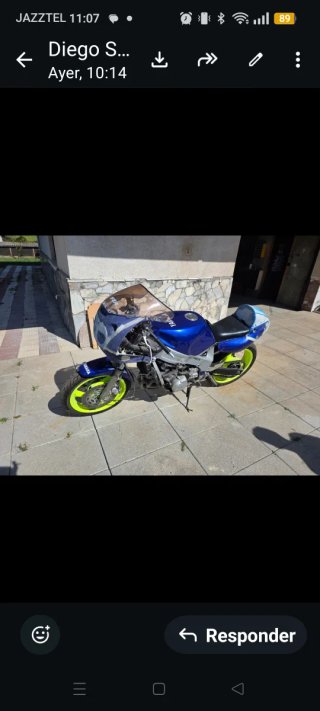 Yamaha FZR Azul