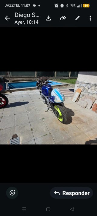 Yamaha FZR Azul
