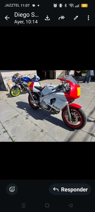 Yamaha FZR Azul