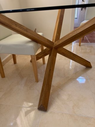 Mesa redonda cristal y madera y sillas