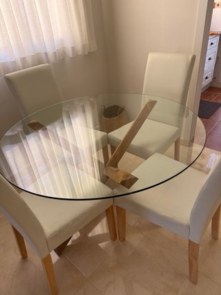 Mesa redonda cristal y madera y sillas