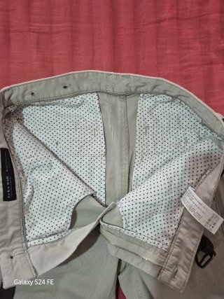 Pantalón chino beige