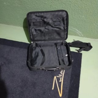 Maletín portátil con separadores y bolsillos