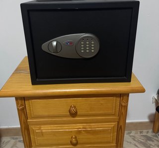 Cassaforte Nera con Tastiera Digitale