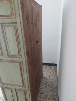 Mueble antiguo dorado y verde azulado