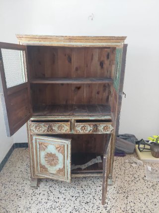 Mueble antiguo dorado y verde azulado