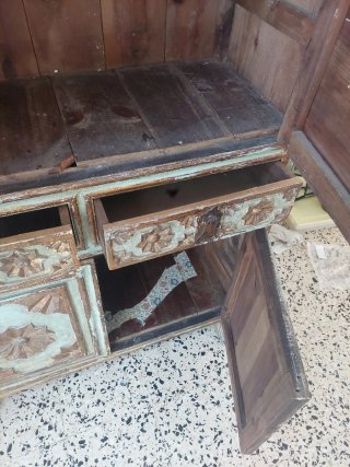 Mueble antiguo dorado y verde azulado