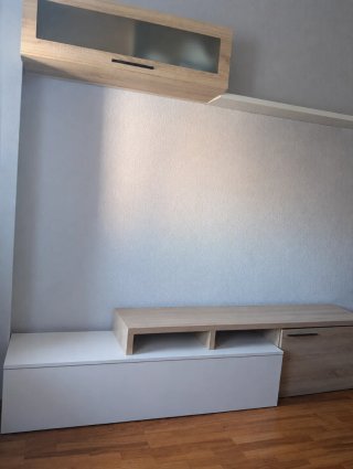 Mueble de salón madera y cristal