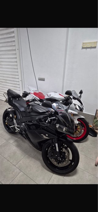 Yamaha YZF R1 Negra.