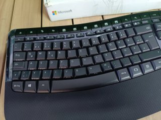 Microsoft Wireless Comfort Desktop 5050 Teclado