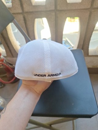 Gorra Under Armour Negra y Blanca