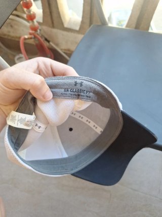 Gorra Under Armour Negra y Blanca
