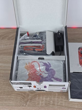Nintendo Switch OLED Pokémon Scarlet & Violet in ottime condizioni