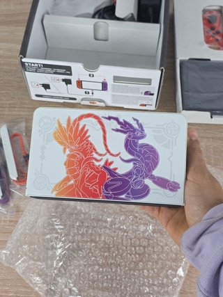 Nintendo Switch OLED Pokémon Scarlet & Violet in ottime condizioni