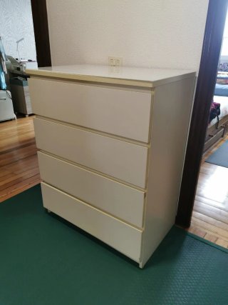 Cómoda Ikea 4 cajones cristal
