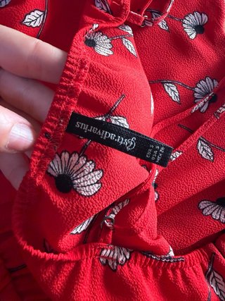 Mono corto estampado floral rojo