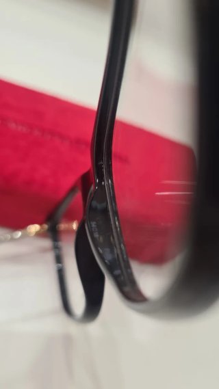 Gafas Carolina Herrera Negras y Doradas