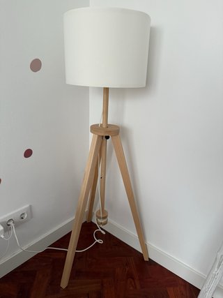Lámpara Lauters de madera y tela