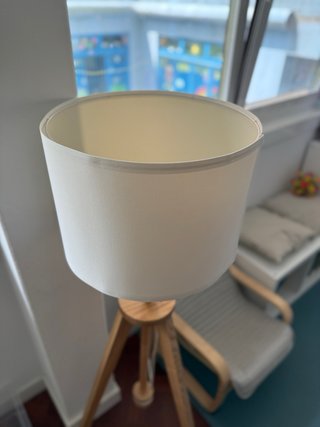 Lámpara Lauters de madera y tela