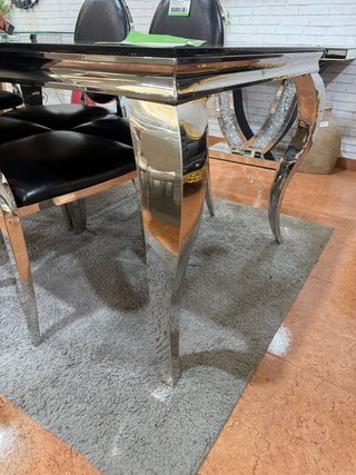 Mesa Comedor Cristal Negra y Patas Cromadas