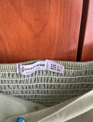Top verde Stradivarius talla L